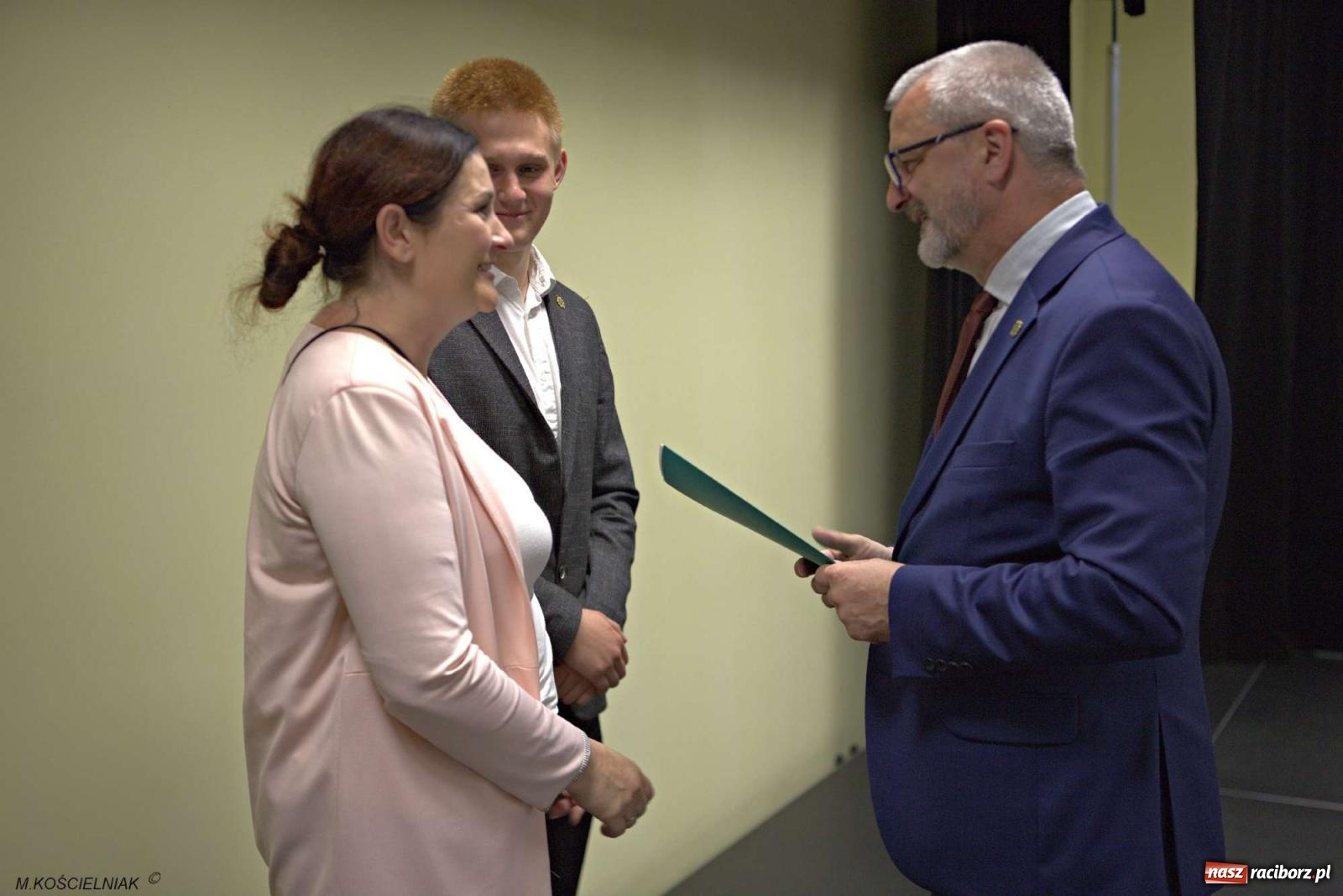 Zdjęcie w galerii na portalu naszraciborz.pl: Mechanik na wakacjach. Tak szkoła pożegnała absolwentów wiadomości z regionu