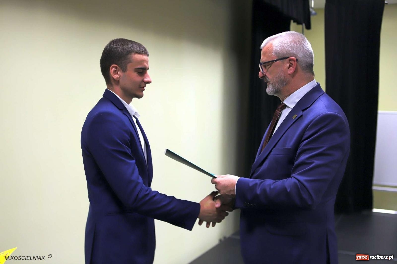 Zdjęcie w galerii na portalu naszraciborz.pl: Mechanik na wakacjach. Tak szkoła pożegnała absolwentów wiadomości z regionu