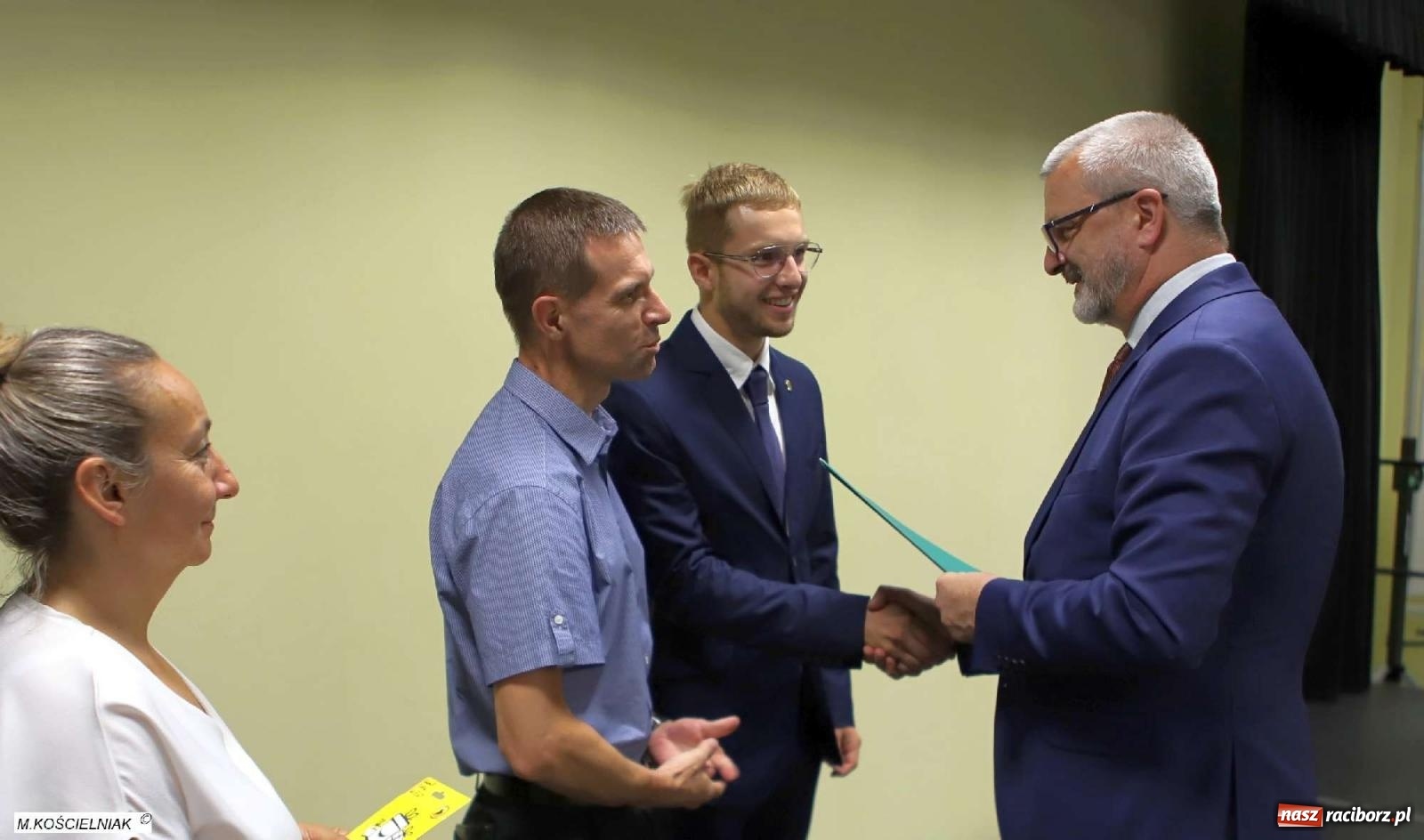 Zdjęcie w galerii na portalu naszraciborz.pl: Mechanik na wakacjach. Tak szkoła pożegnała absolwentów wiadomości z regionu
