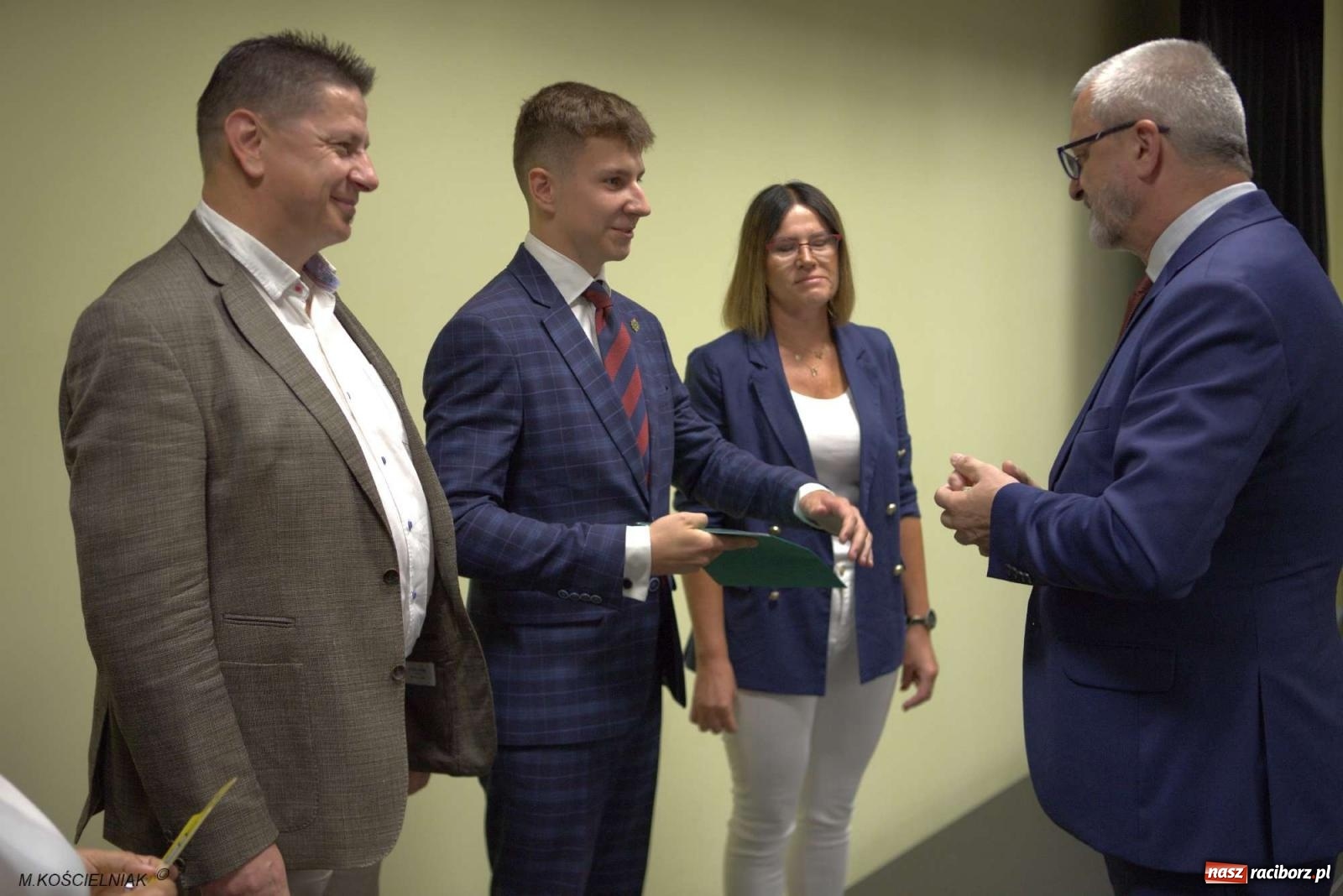 Zdjęcie w galerii na portalu naszraciborz.pl: Mechanik na wakacjach. Tak szkoła pożegnała absolwentów wiadomości z regionu