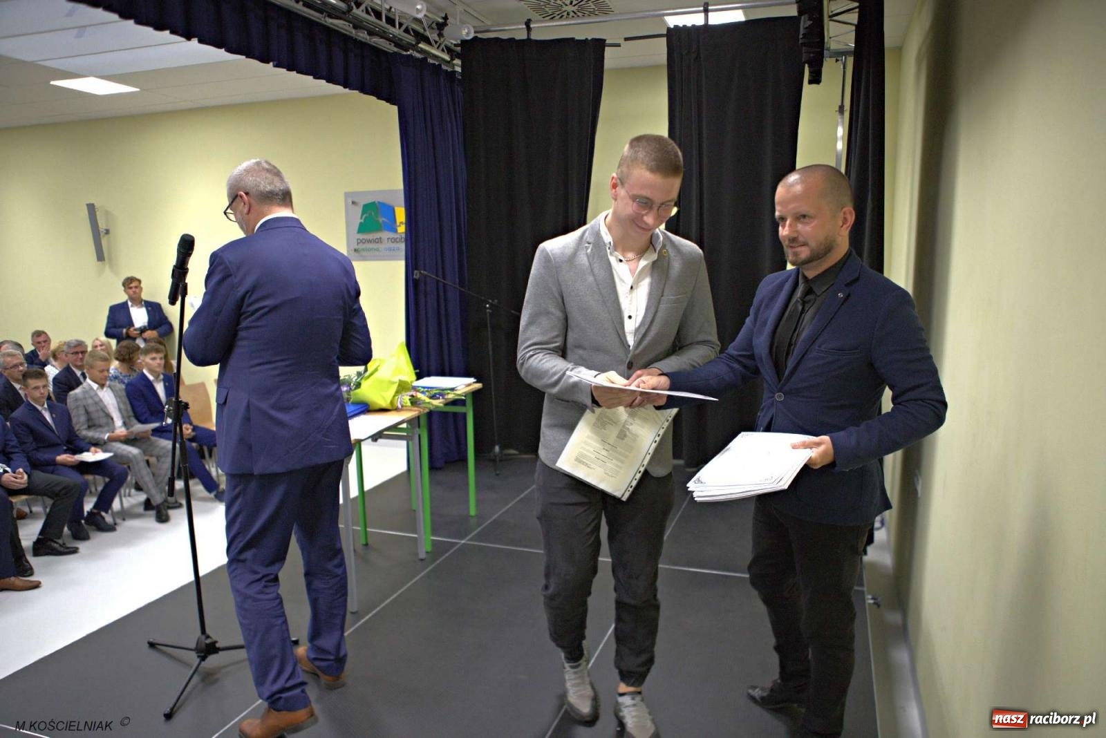 Zdjęcie w galerii na portalu naszraciborz.pl: Mechanik na wakacjach. Tak szkoła pożegnała absolwentów wiadomości z regionu