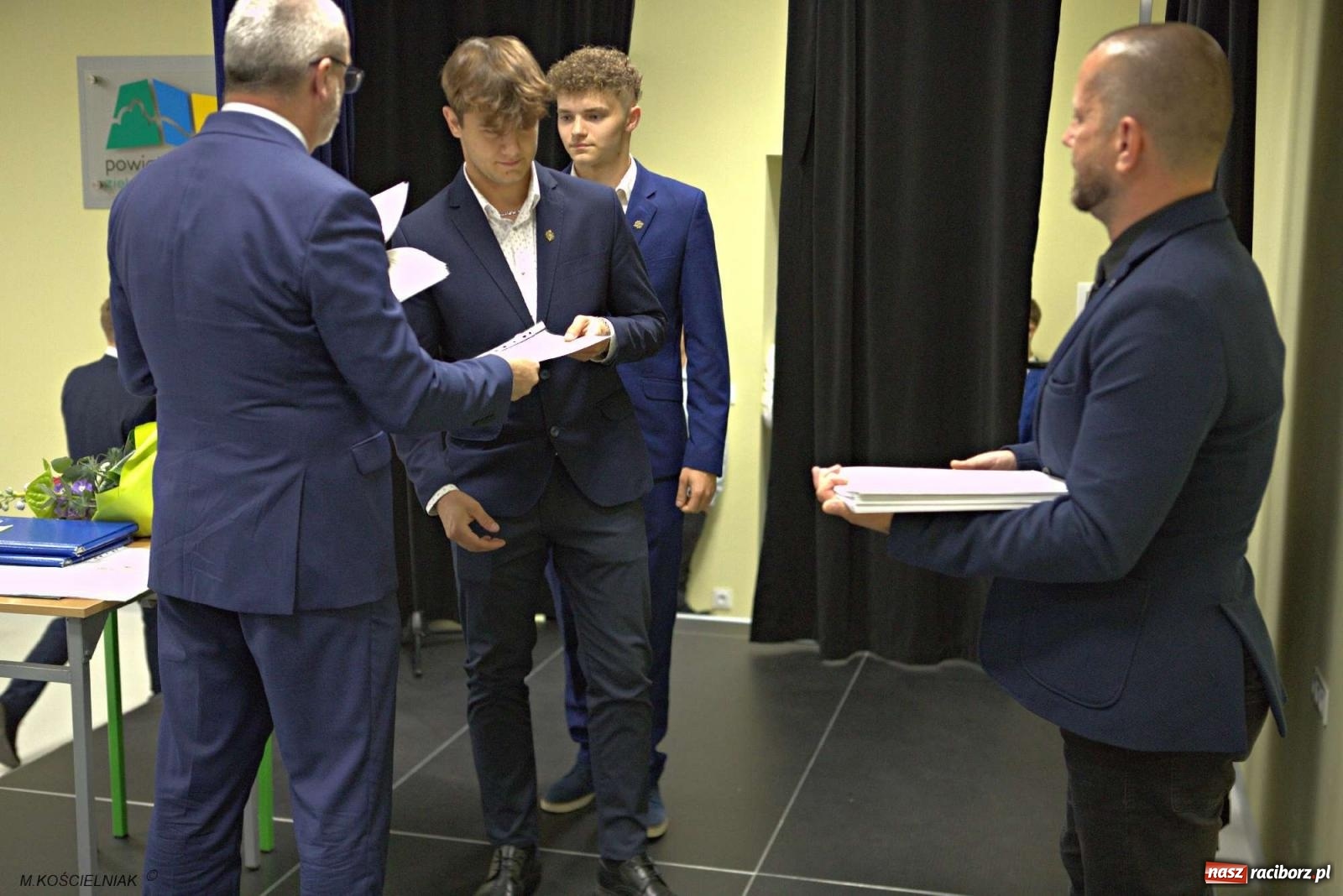 Zdjęcie w galerii na portalu naszraciborz.pl: Mechanik na wakacjach. Tak szkoła pożegnała absolwentów wiadomości z regionu