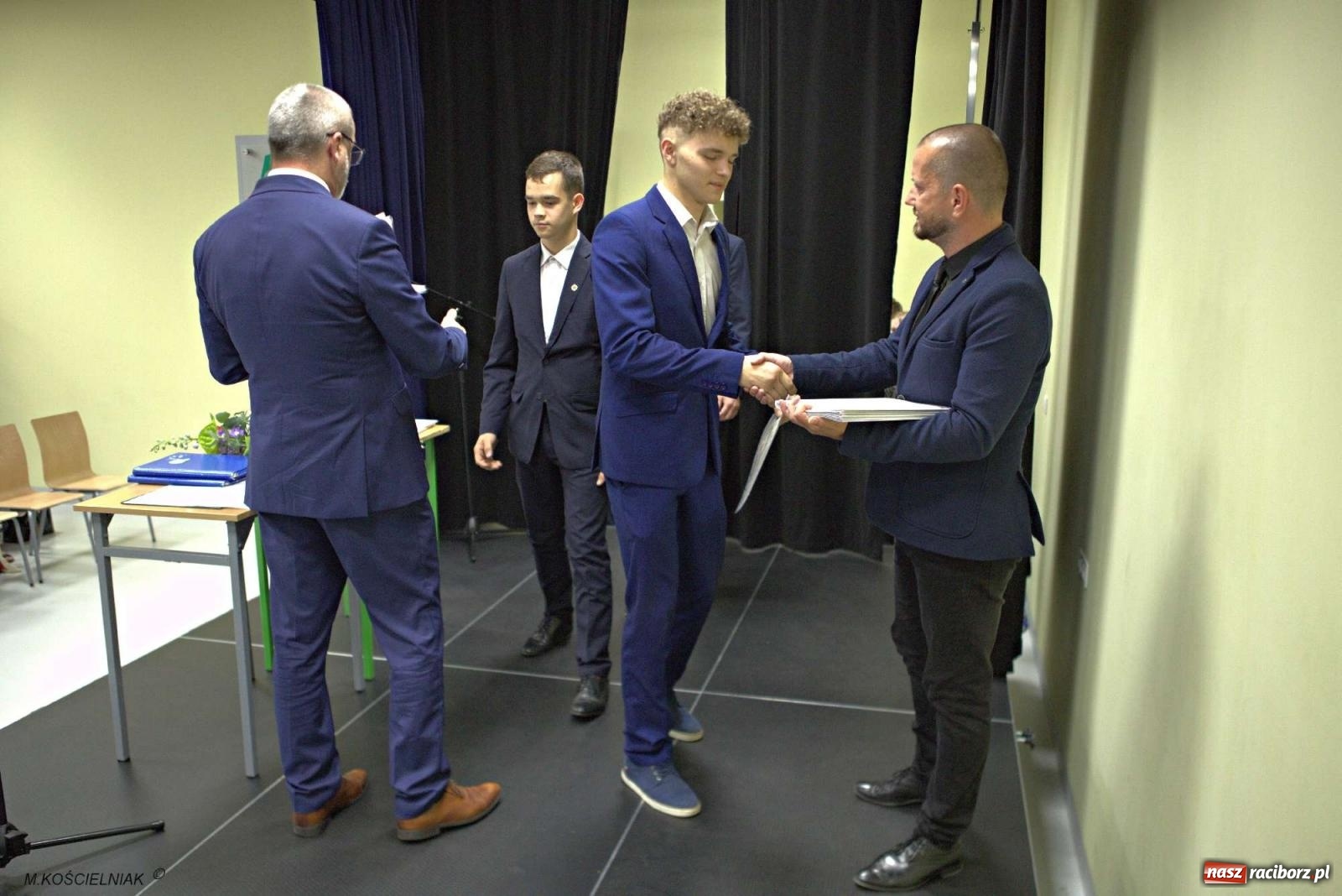 Zdjęcie w galerii na portalu naszraciborz.pl: Mechanik na wakacjach. Tak szkoła pożegnała absolwentów wiadomości z regionu