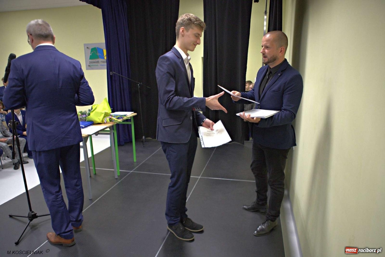 Zdjęcie w galerii na portalu naszraciborz.pl: Mechanik na wakacjach. Tak szkoła pożegnała absolwentów wiadomości z regionu