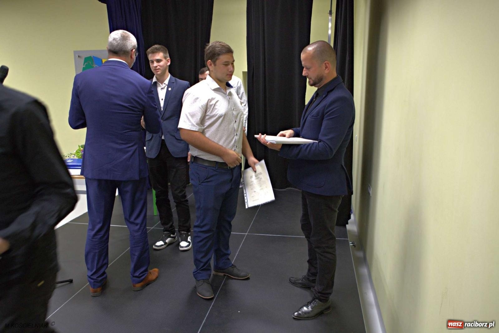 Zdjęcie w galerii na portalu naszraciborz.pl: Mechanik na wakacjach. Tak szkoła pożegnała absolwentów wiadomości z regionu