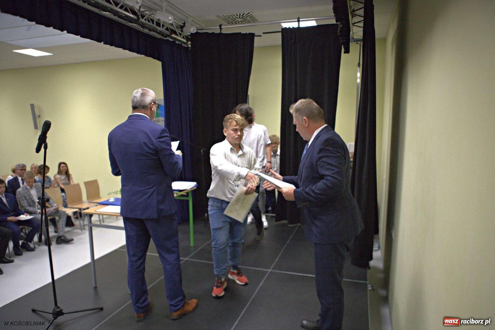 Zdjęcie w galerii na portalu naszraciborz.pl: Mechanik na wakacjach. Tak szkoła pożegnała absolwentów wiadomości z regionu