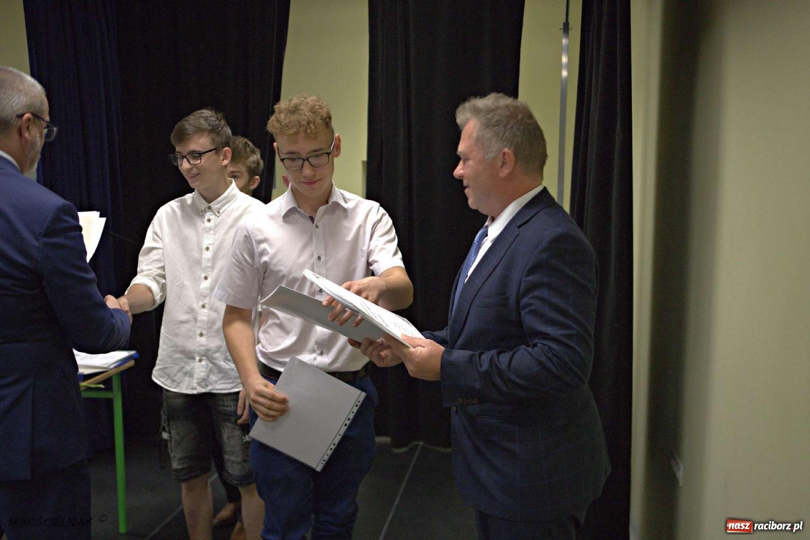 Zdjęcie w galerii na portalu naszraciborz.pl: Mechanik na wakacjach. Tak szkoła pożegnała absolwentów wiadomości z regionu