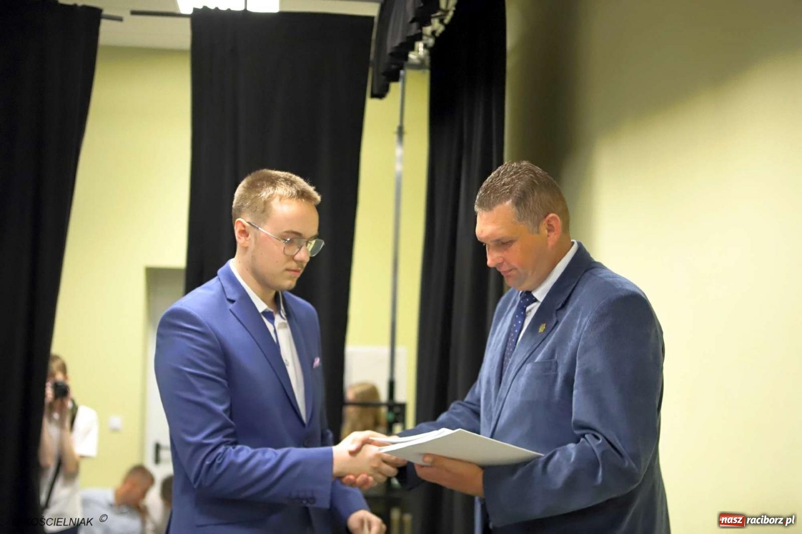 Zdjęcie w galerii na portalu naszraciborz.pl: Mechanik na wakacjach. Tak szkoła pożegnała absolwentów wiadomości z regionu