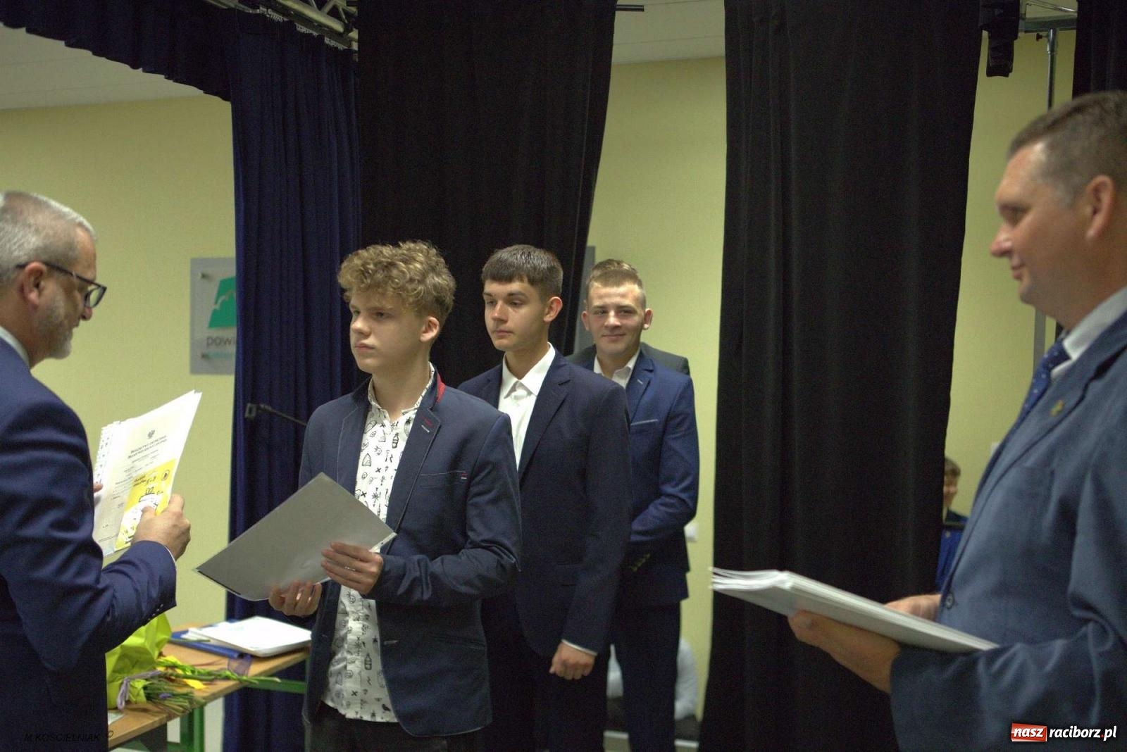 Zdjęcie w galerii na portalu naszraciborz.pl: Mechanik na wakacjach. Tak szkoła pożegnała absolwentów wiadomości z regionu