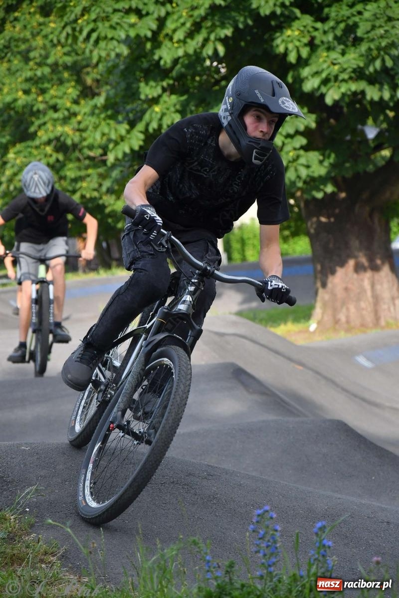 Zdjęcie w galerii na portalu naszraciborz.pl: Raciborski pumptrack świętuje roczek. Inwestycję przeforsowali radni [FOTO i WIDEO] wiadomości z regionu