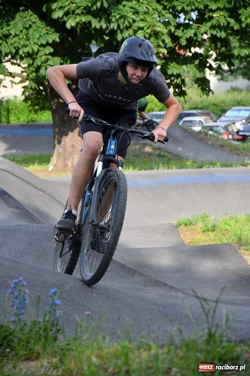 Zdjęcie w galerii na portalu naszraciborz.pl: Raciborski pumptrack świętuje roczek. Inwestycję przeforsowali radni [FOTO i WIDEO] wiadomości z regionu