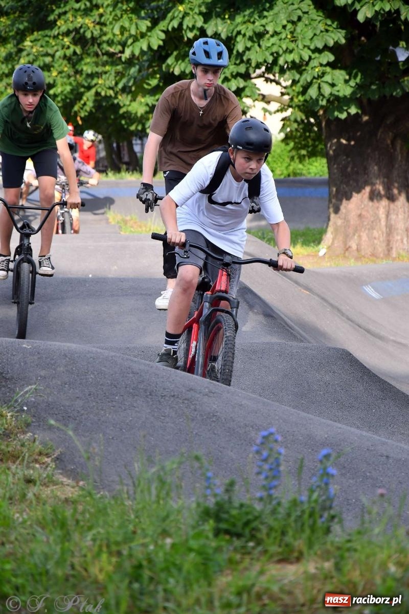 Zdjęcie w galerii na portalu naszraciborz.pl: Raciborski pumptrack świętuje roczek. Inwestycję przeforsowali radni [FOTO i WIDEO] wiadomości z regionu