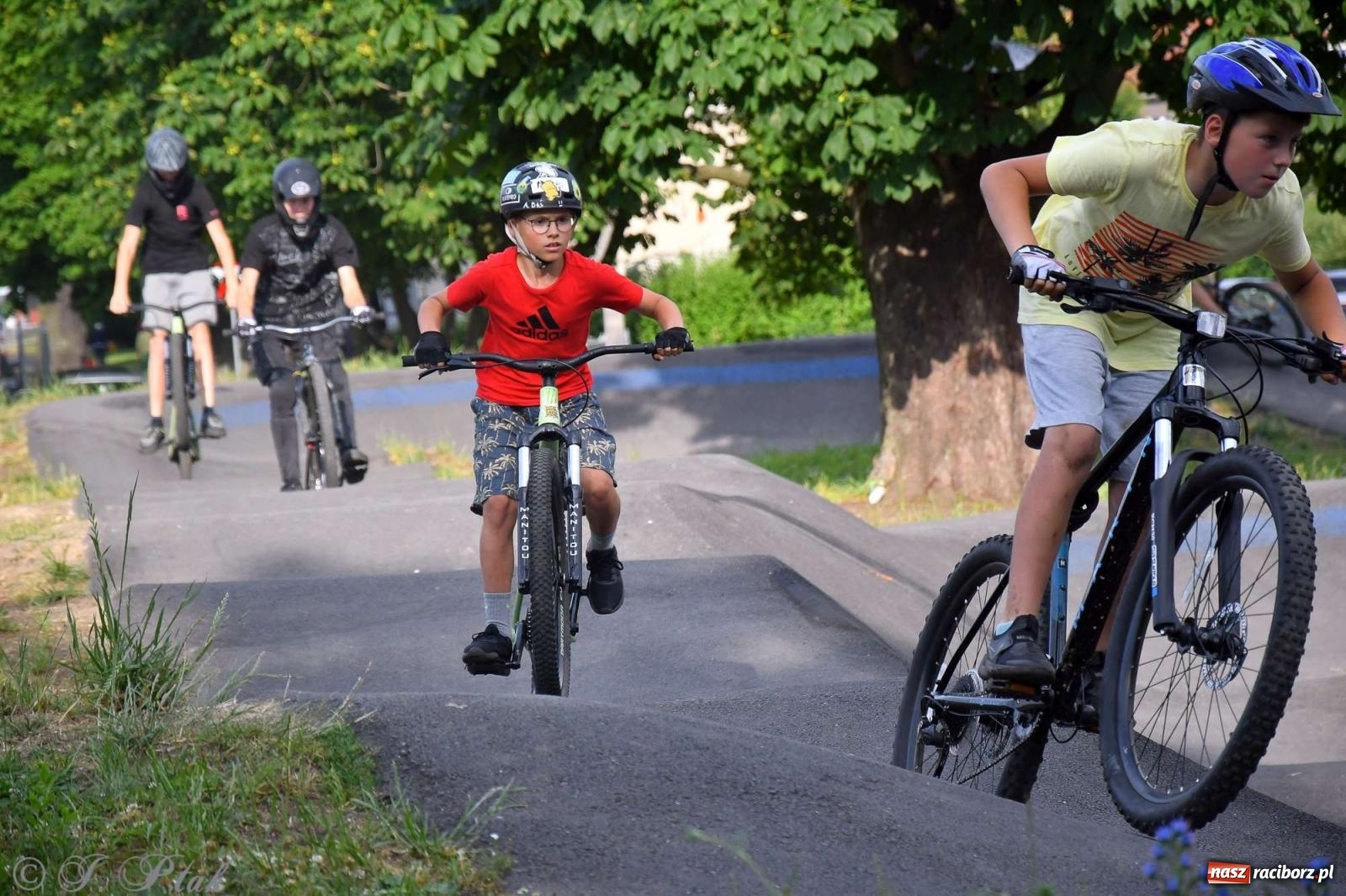 Zdjęcie w galerii na portalu naszraciborz.pl: Raciborski pumptrack świętuje roczek. Inwestycję przeforsowali radni [FOTO i WIDEO] wiadomości z regionu