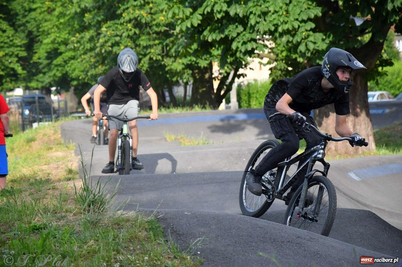 Zdjęcie w galerii na portalu naszraciborz.pl: Raciborski pumptrack świętuje roczek. Inwestycję przeforsowali radni [FOTO i WIDEO] wiadomości z regionu