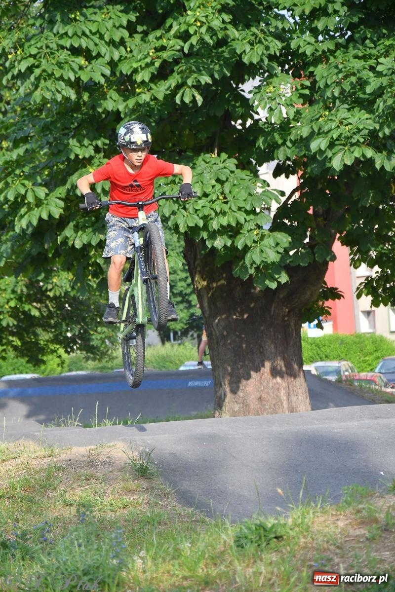 Zdjęcie w galerii na portalu naszraciborz.pl: Raciborski pumptrack świętuje roczek. Inwestycję przeforsowali radni [FOTO i WIDEO] wiadomości z regionu