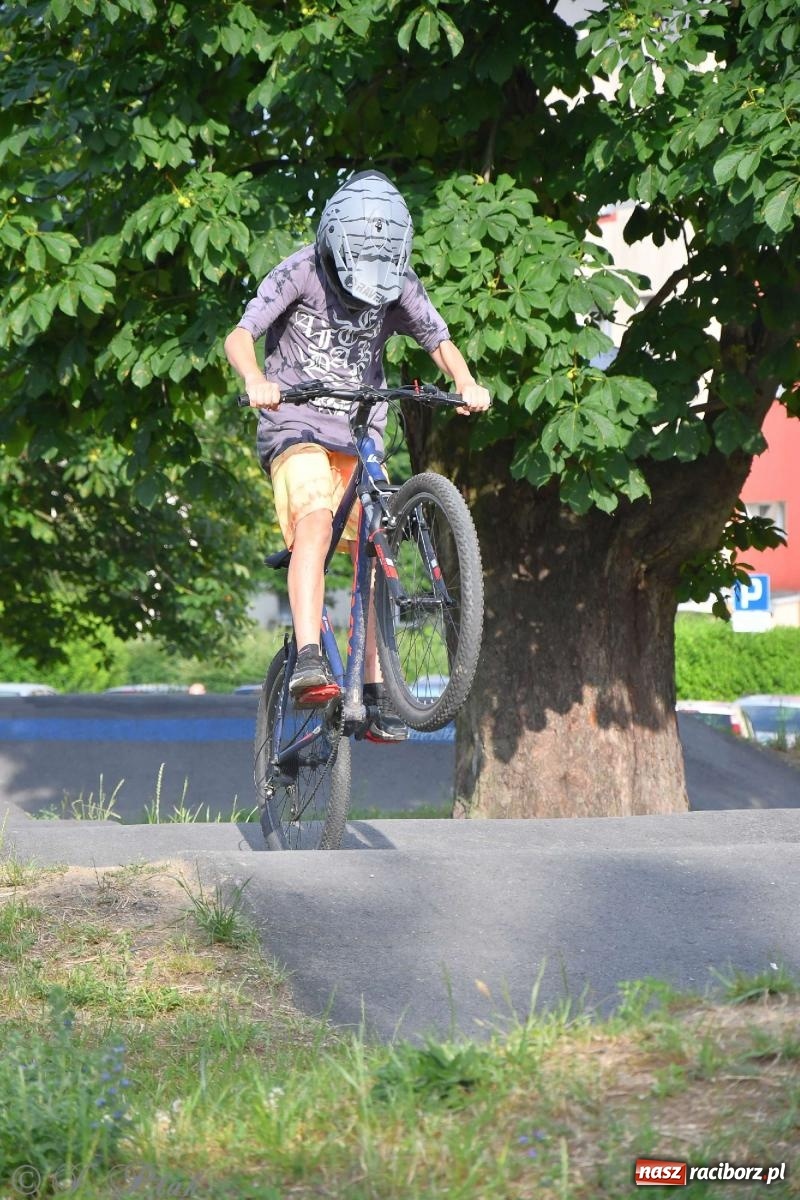 Zdjęcie w galerii na portalu naszraciborz.pl: Raciborski pumptrack świętuje roczek. Inwestycję przeforsowali radni [FOTO i WIDEO] wiadomości z regionu