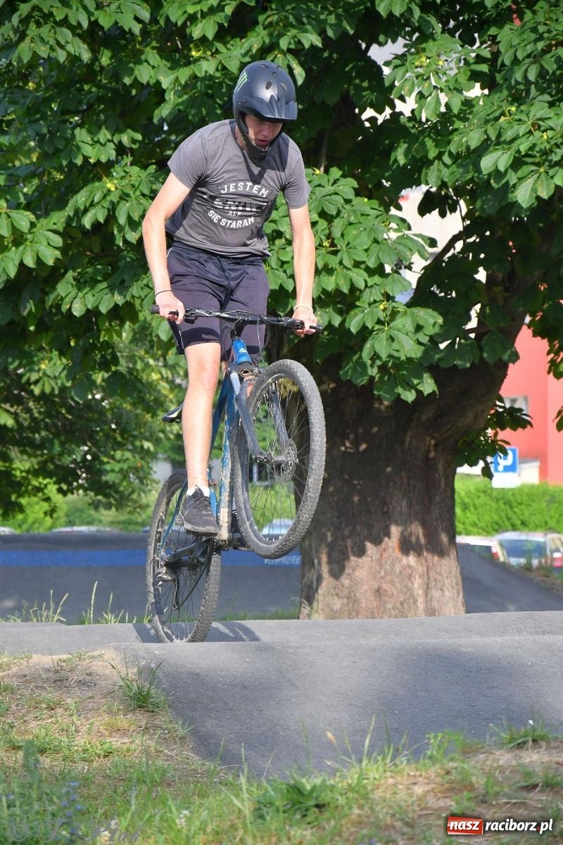 Zdjęcie w galerii na portalu naszraciborz.pl: Raciborski pumptrack świętuje roczek. Inwestycję przeforsowali radni [FOTO i WIDEO] wiadomości z regionu