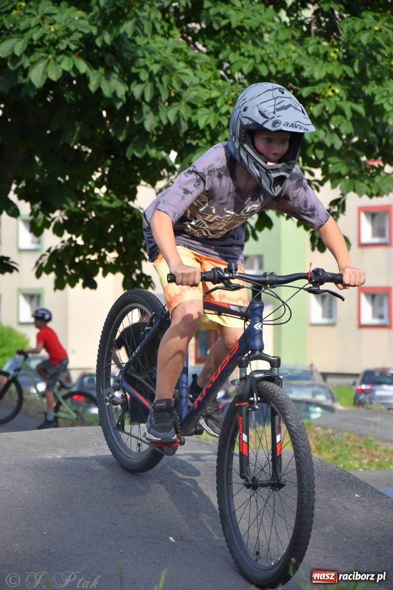 Zdjęcie w galerii na portalu naszraciborz.pl: Raciborski pumptrack świętuje roczek. Inwestycję przeforsowali radni [FOTO i WIDEO] wiadomości z regionu