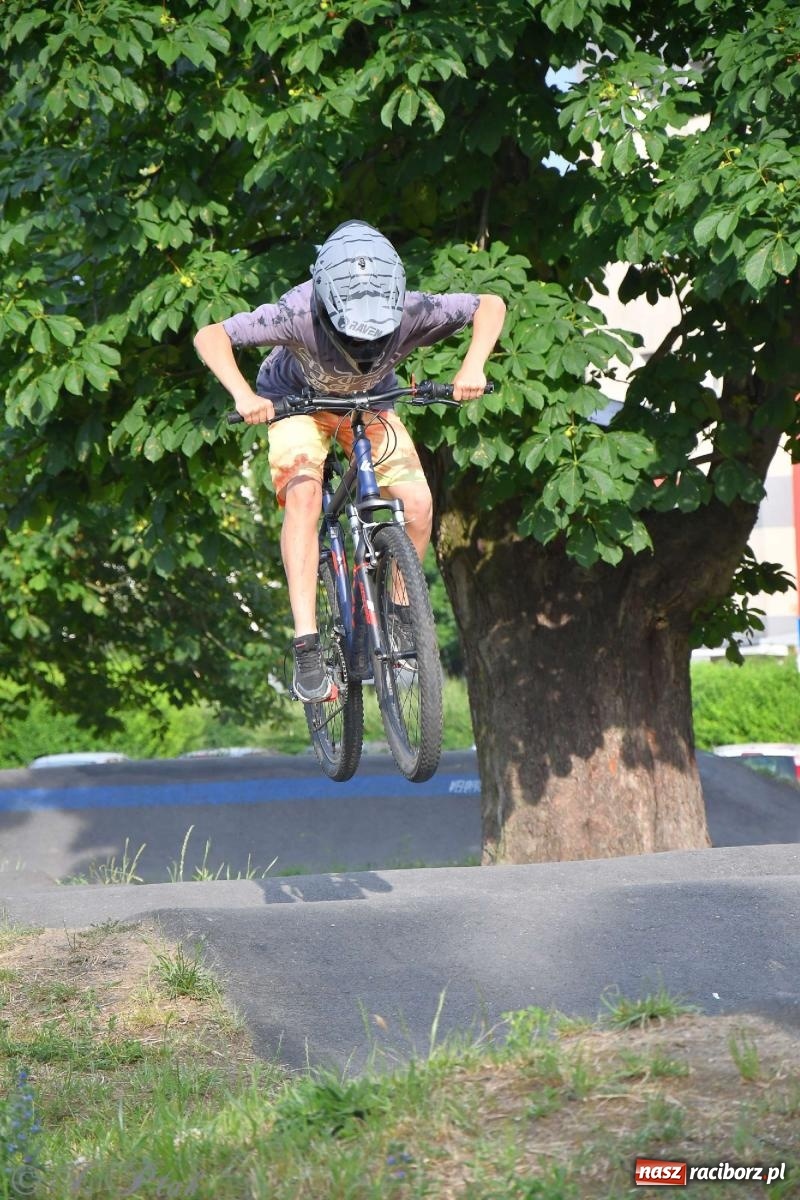 Zdjęcie w galerii na portalu naszraciborz.pl: Raciborski pumptrack świętuje roczek. Inwestycję przeforsowali radni [FOTO i WIDEO] wiadomości z regionu