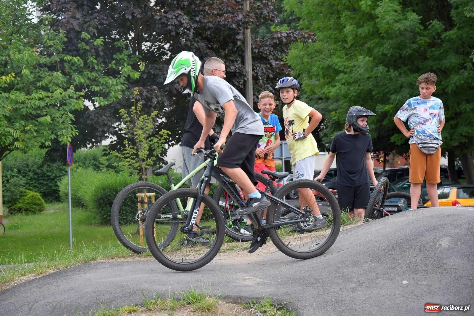 Zdjęcie w galerii na portalu naszraciborz.pl: Raciborski pumptrack świętuje roczek. Inwestycję przeforsowali radni [FOTO i WIDEO] wiadomości z regionu