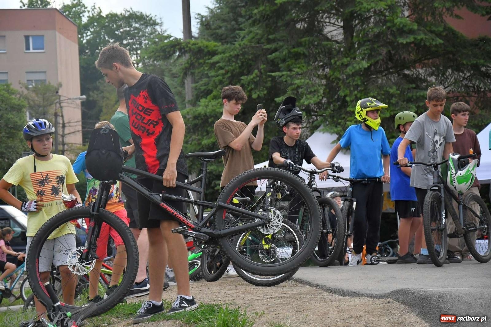 Zdjęcie w galerii na portalu naszraciborz.pl: Raciborski pumptrack świętuje roczek. Inwestycję przeforsowali radni [FOTO i WIDEO] wiadomości z regionu