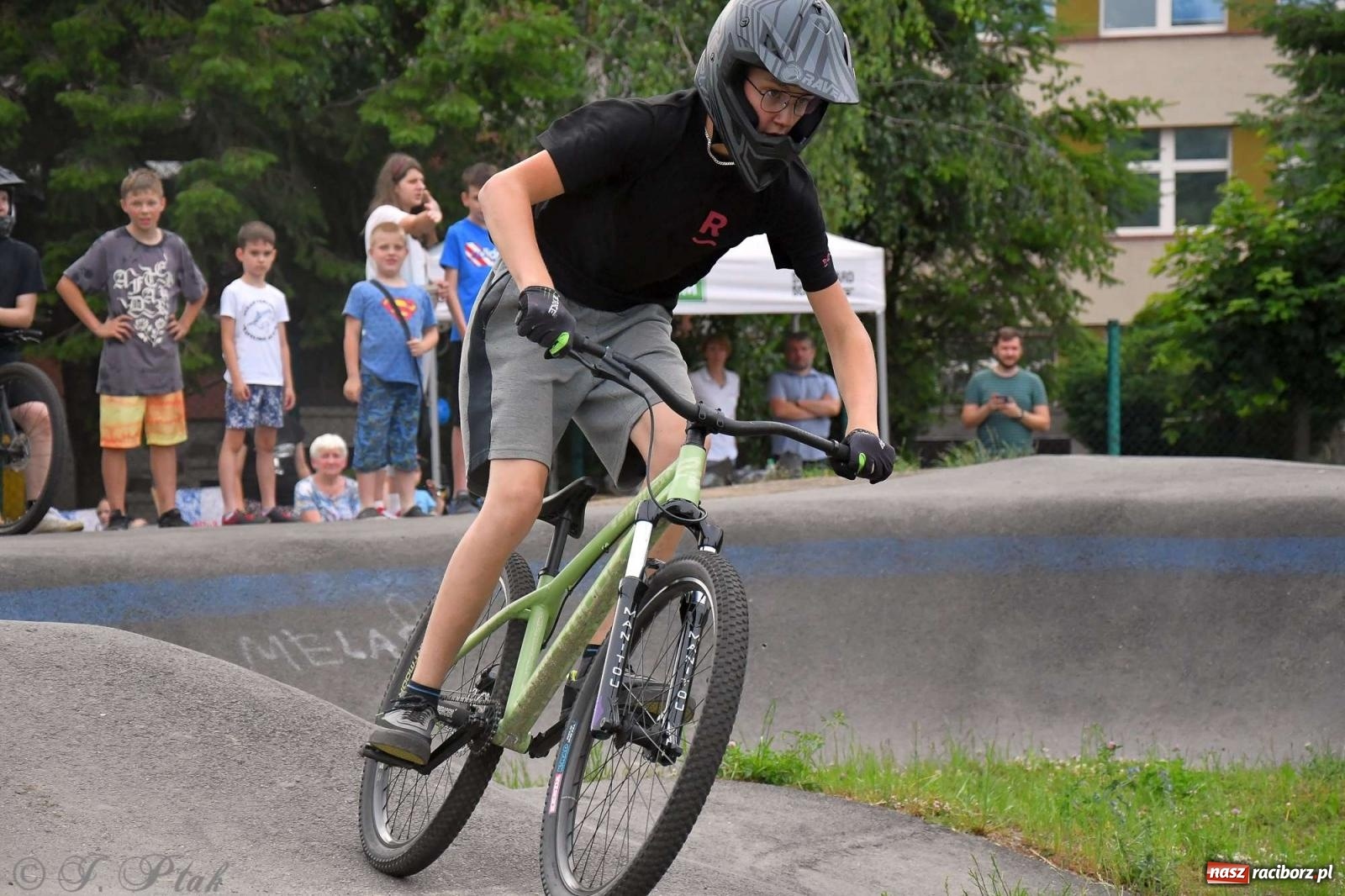 Zdjęcie w galerii na portalu naszraciborz.pl: Raciborski pumptrack świętuje roczek. Inwestycję przeforsowali radni [FOTO i WIDEO] wiadomości z regionu