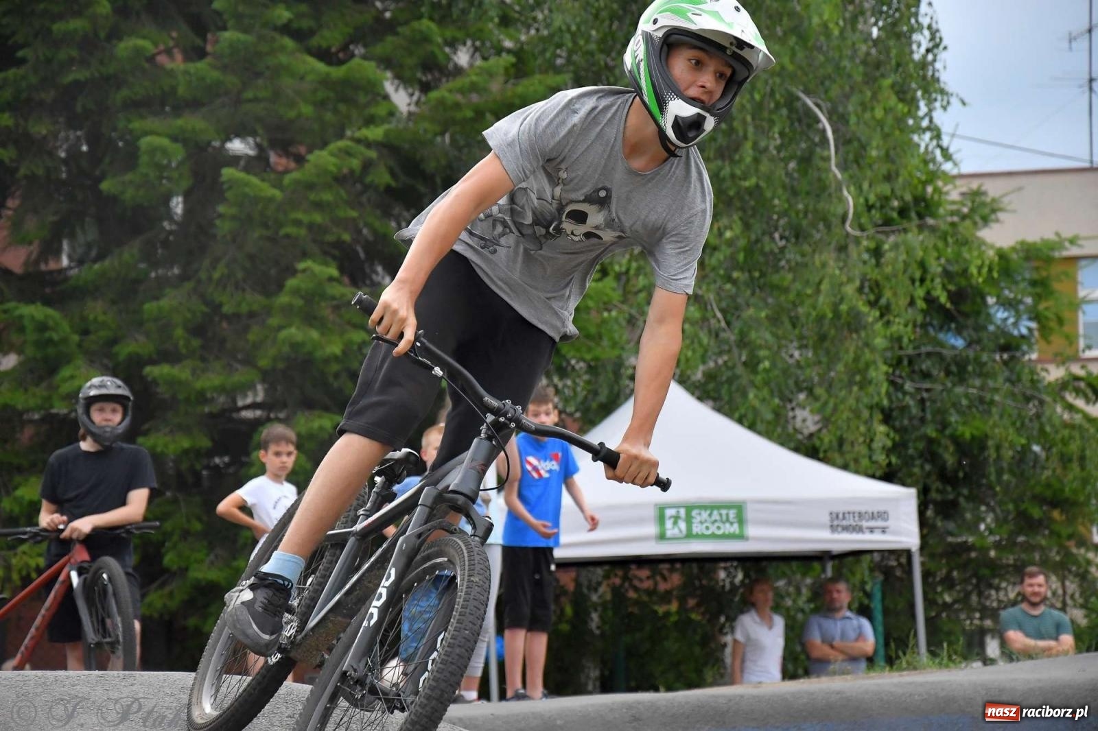 Zdjęcie w galerii na portalu naszraciborz.pl: Raciborski pumptrack świętuje roczek. Inwestycję przeforsowali radni [FOTO i WIDEO] wiadomości z regionu