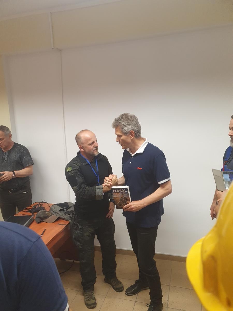 Zdjęcie w galerii na portalu naszraciborz.pl: Komandos odwiedził kolegów z Rafako wiadomości z regionu