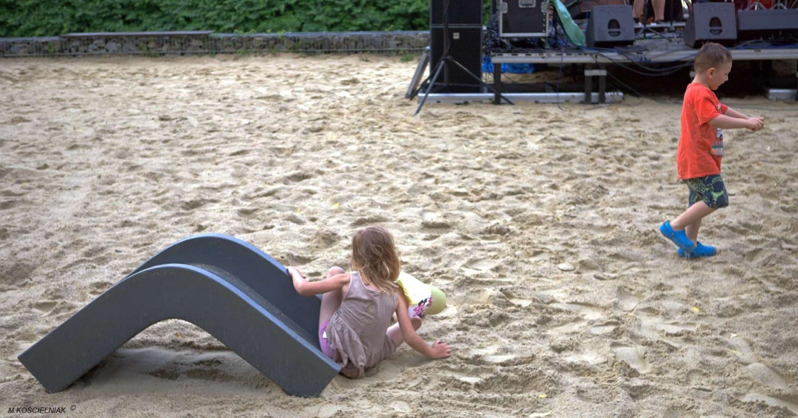 Zdjęcie w galerii na portalu naszraciborz.pl: Muzykowanie i wodowanie na bulwarach wiadomości z regionu