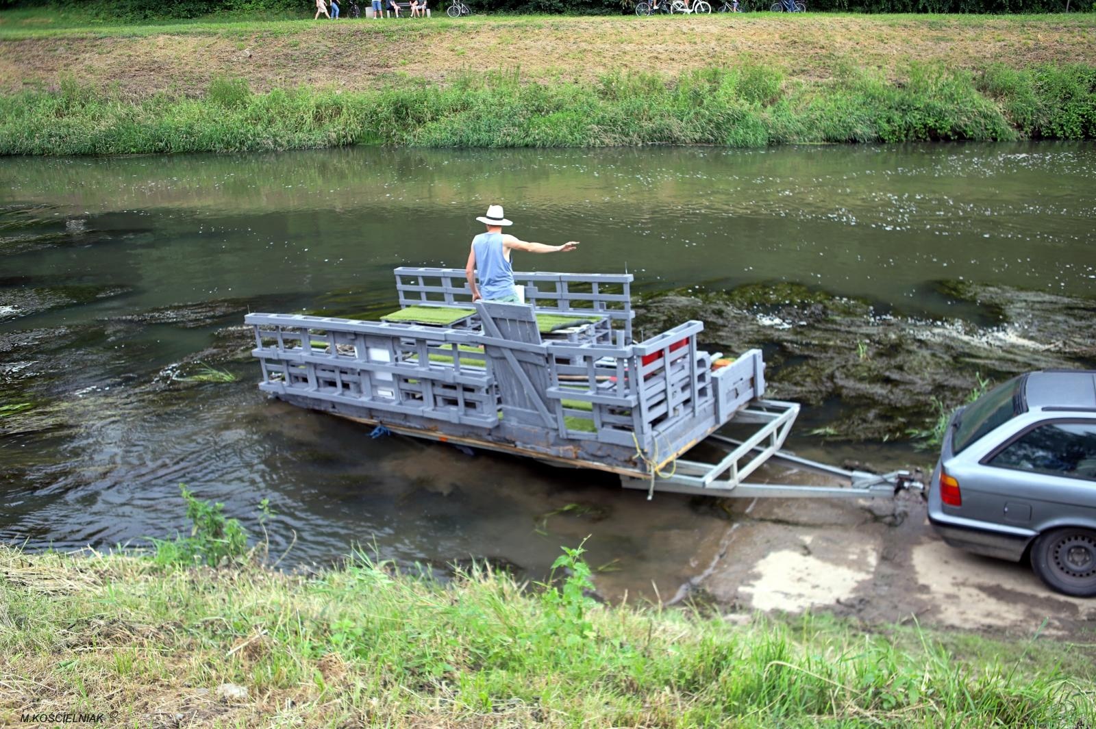 Zdjęcie w galerii na portalu naszraciborz.pl: Muzykowanie i wodowanie na bulwarach wiadomości z regionu