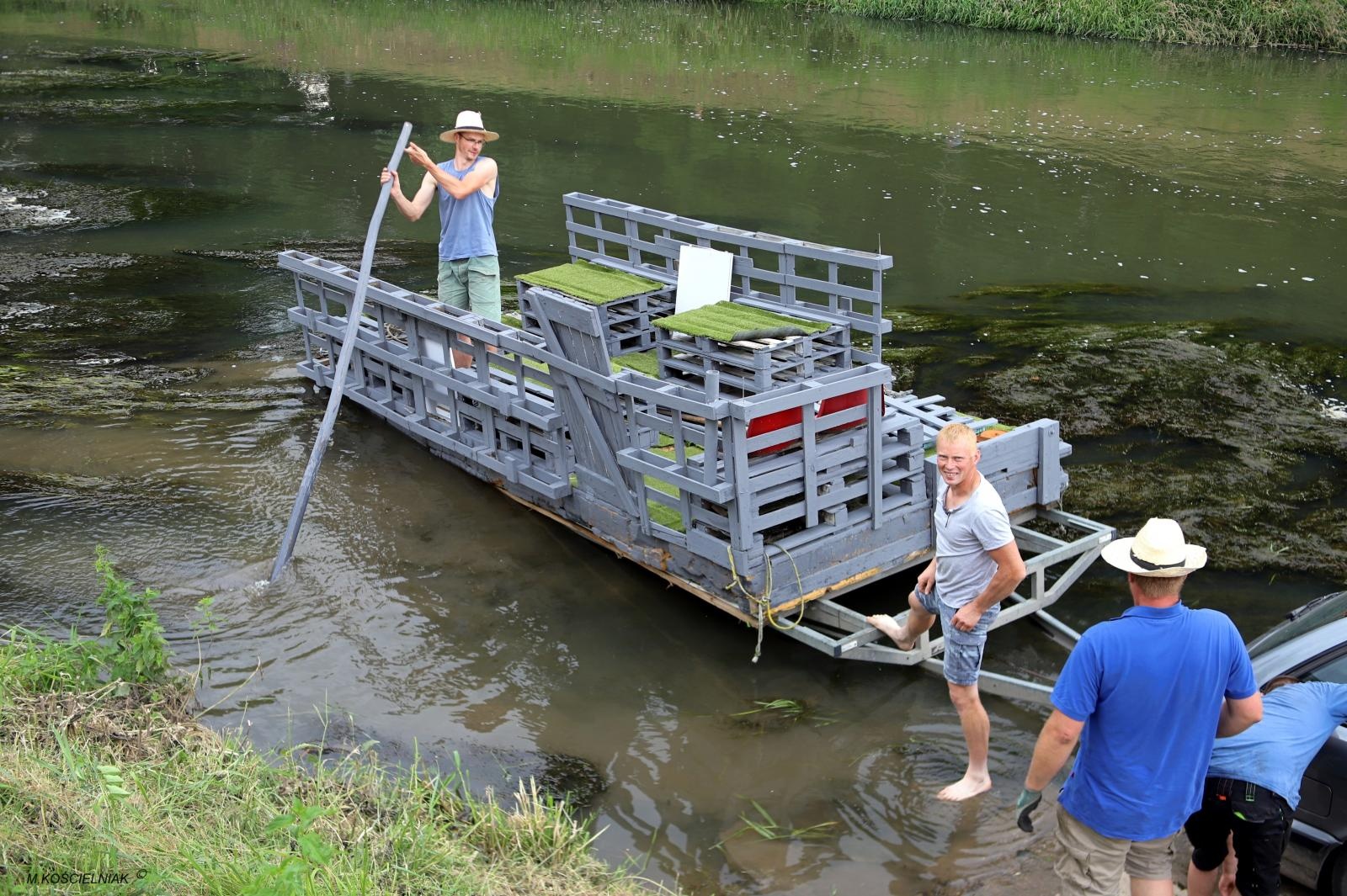 Zdjęcie w galerii na portalu naszraciborz.pl: Muzykowanie i wodowanie na bulwarach wiadomości z regionu