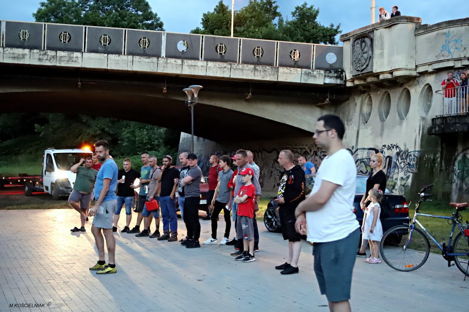 Zdjęcie w galerii na portalu naszraciborz.pl: Muzykowanie i wodowanie na bulwarach wiadomości z regionu