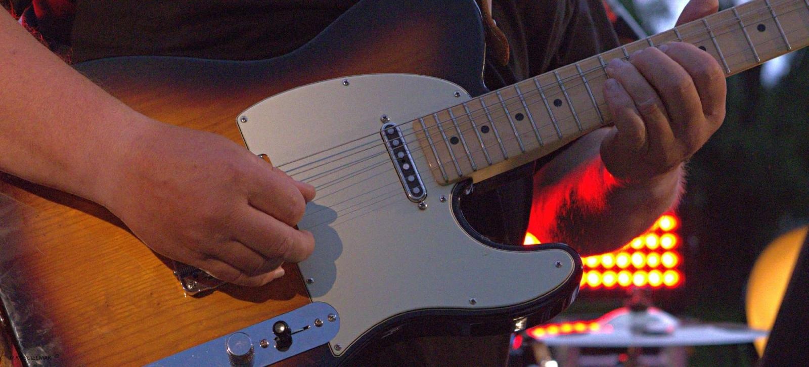 Zdjęcie w galerii na portalu naszraciborz.pl: Muzykowanie i wodowanie na bulwarach wiadomości z regionu