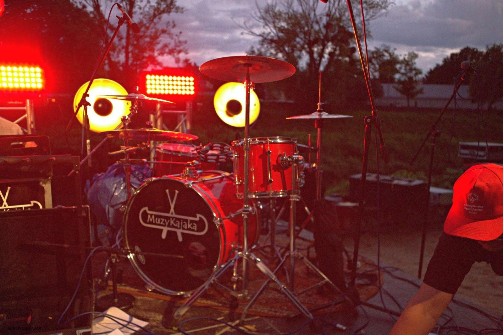 Zdjęcie w galerii na portalu naszraciborz.pl: Muzykowanie i wodowanie na bulwarach wiadomości z regionu