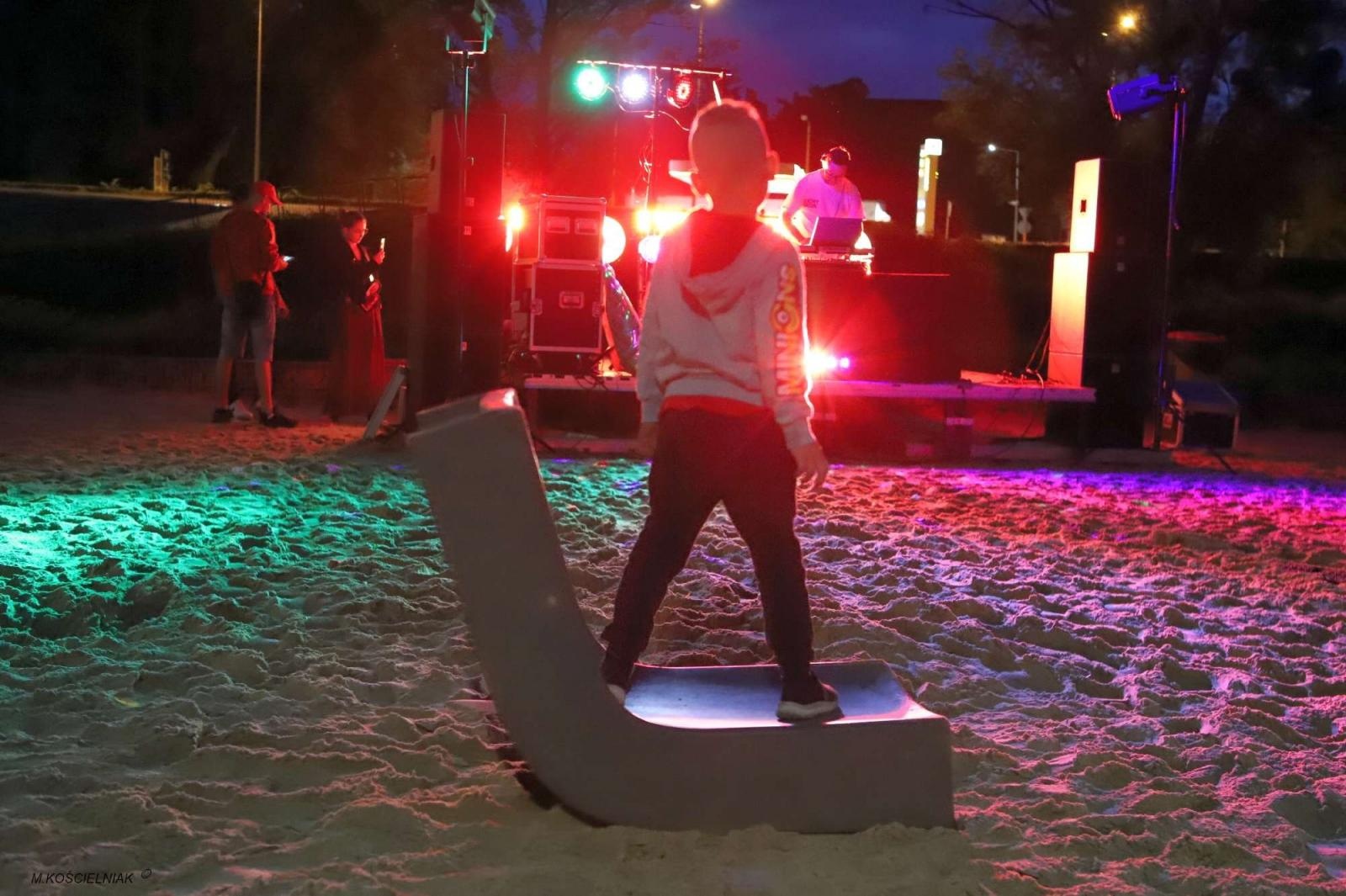 Zdjęcie w galerii na portalu naszraciborz.pl: Muzykowanie i wodowanie na bulwarach wiadomości z regionu