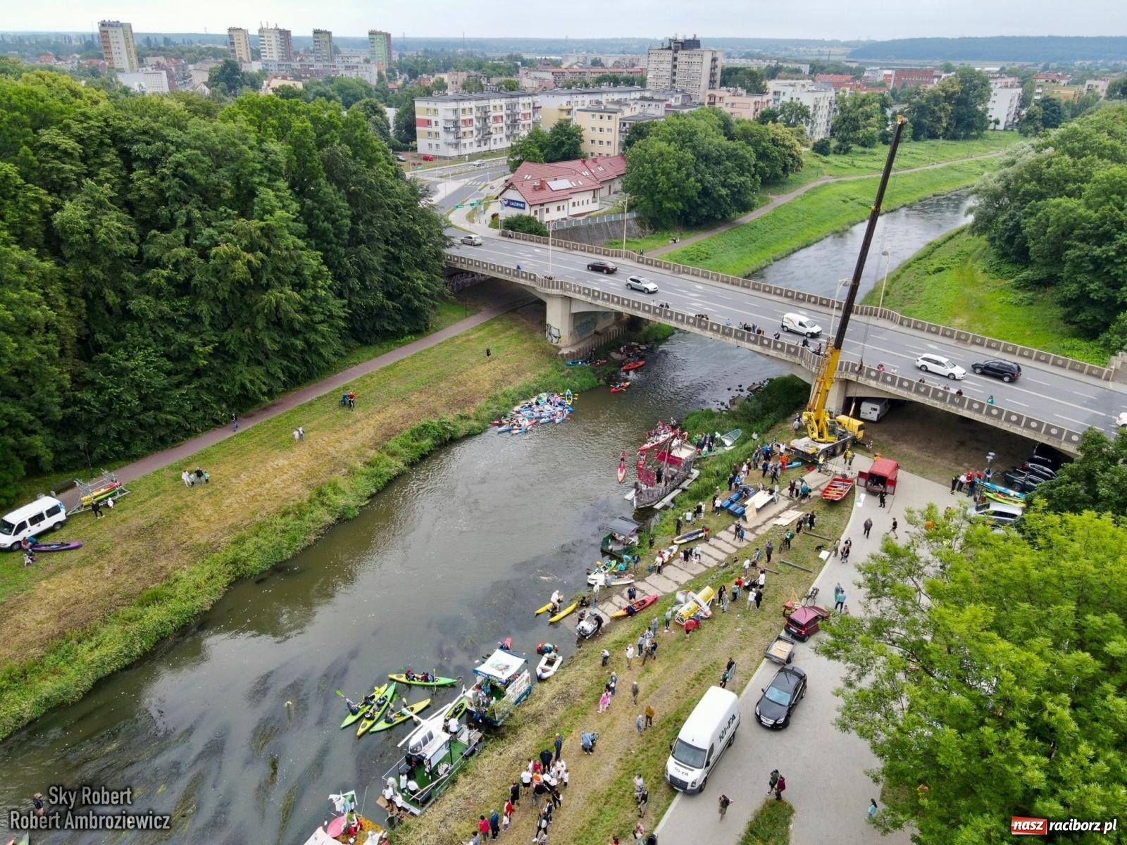 Zdjęcie w galerii na portalu naszraciborz.pl: Ponad trzydzieści pływadeł wypłynęło z Raciborza w stronę Kędzierzyna-Koźla [FOTO i WIDEO] wiadomości z regionu
