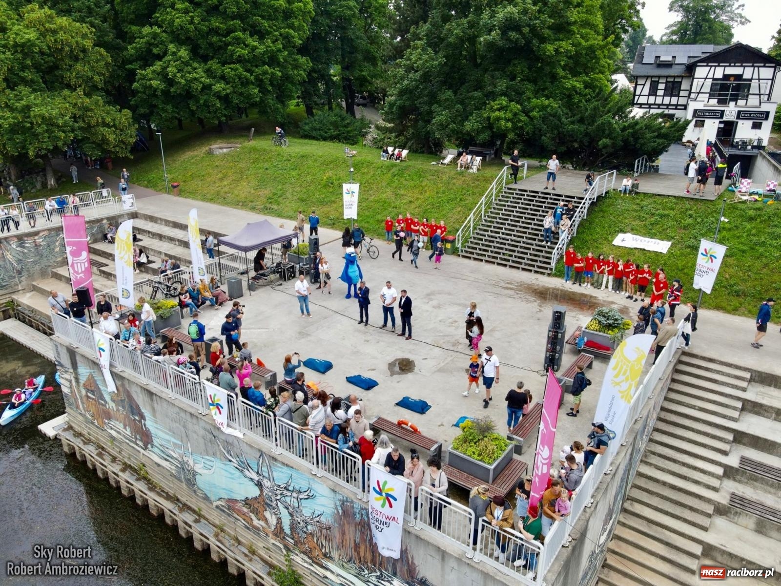 Zdjęcie w galerii na portalu naszraciborz.pl: Ponad trzydzieści pływadeł wypłynęło z Raciborza w stronę Kędzierzyna-Koźla [FOTO i WIDEO] wiadomości z regionu