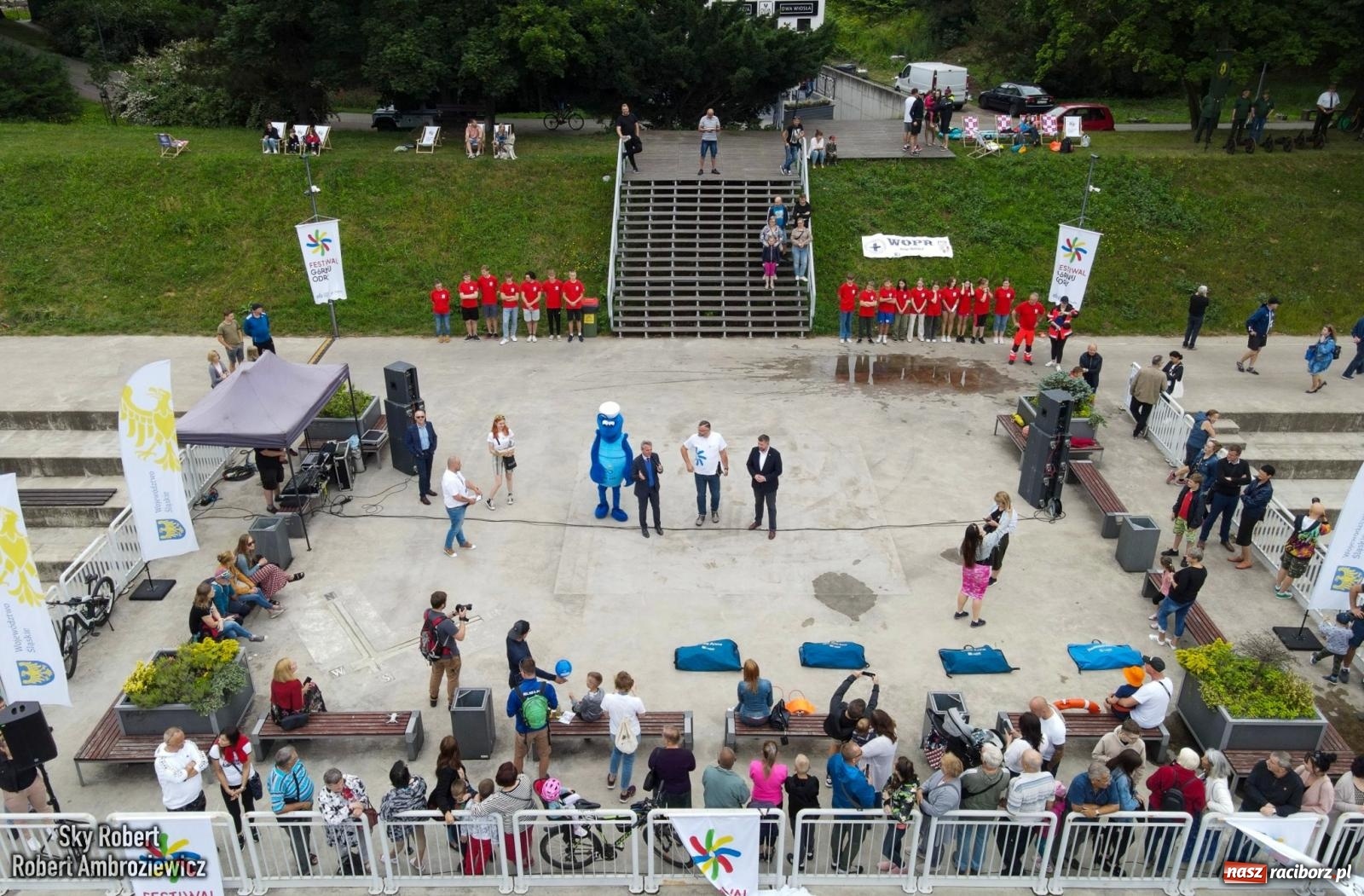 Zdjęcie w galerii na portalu naszraciborz.pl: Ponad trzydzieści pływadeł wypłynęło z Raciborza w stronę Kędzierzyna-Koźla [FOTO i WIDEO] wiadomości z regionu