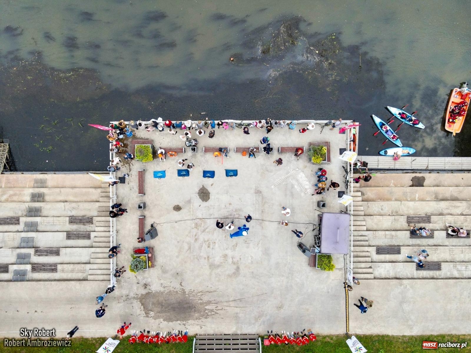 Zdjęcie w galerii na portalu naszraciborz.pl: Ponad trzydzieści pływadeł wypłynęło z Raciborza w stronę Kędzierzyna-Koźla [FOTO i WIDEO] wiadomości z regionu