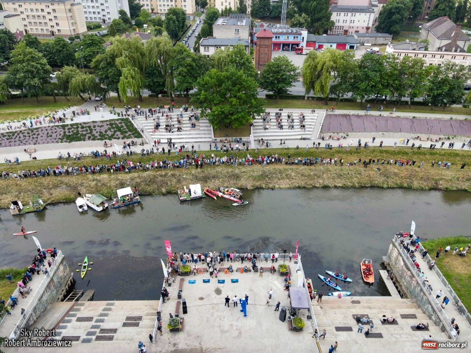 Zdjęcie w galerii na portalu naszraciborz.pl: Ponad trzydzieści pływadeł wypłynęło z Raciborza w stronę Kędzierzyna-Koźla [FOTO i WIDEO] wiadomości z regionu