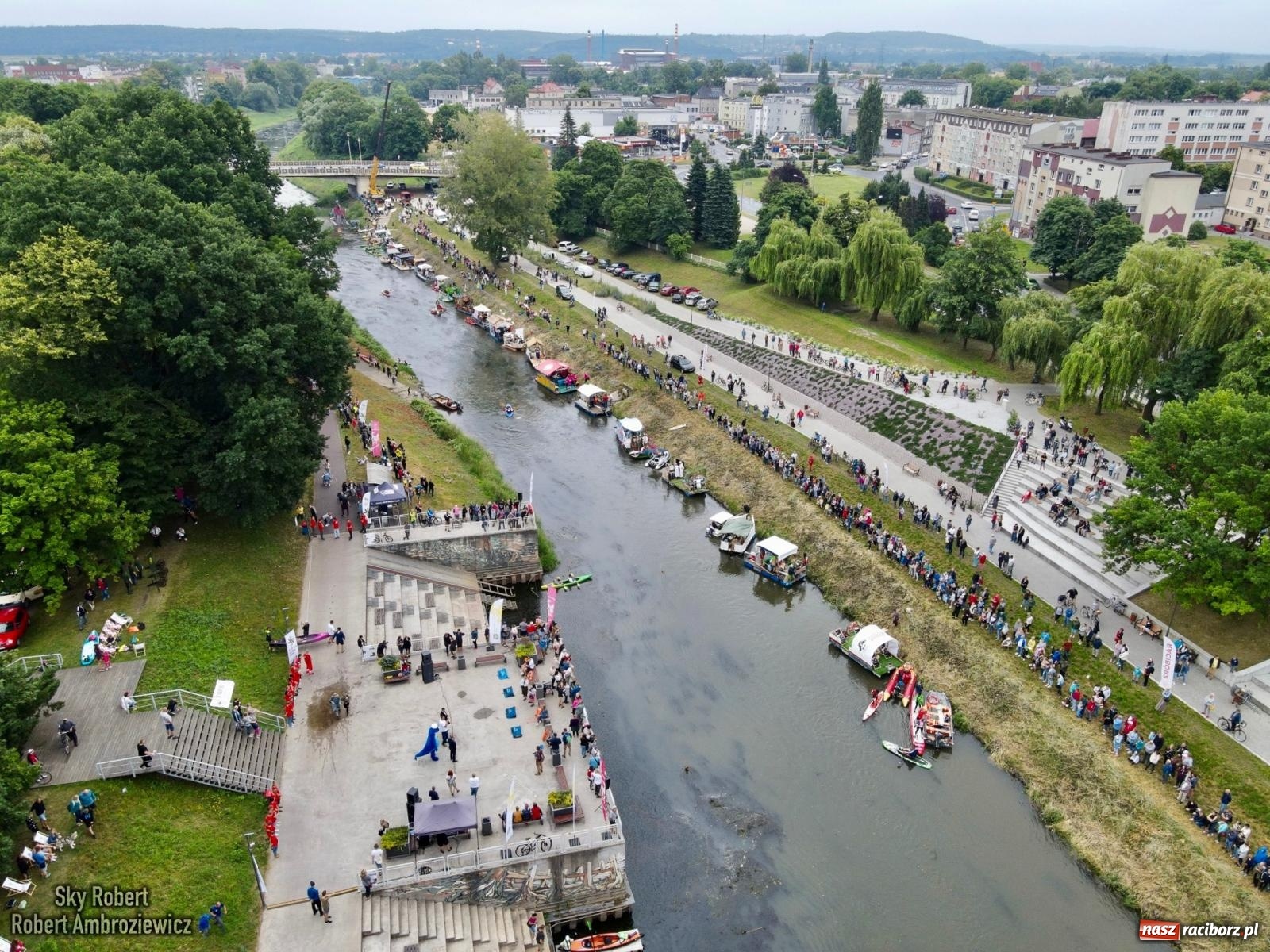 Zdjęcie w galerii na portalu naszraciborz.pl: Ponad trzydzieści pływadeł wypłynęło z Raciborza w stronę Kędzierzyna-Koźla [FOTO i WIDEO] wiadomości z regionu