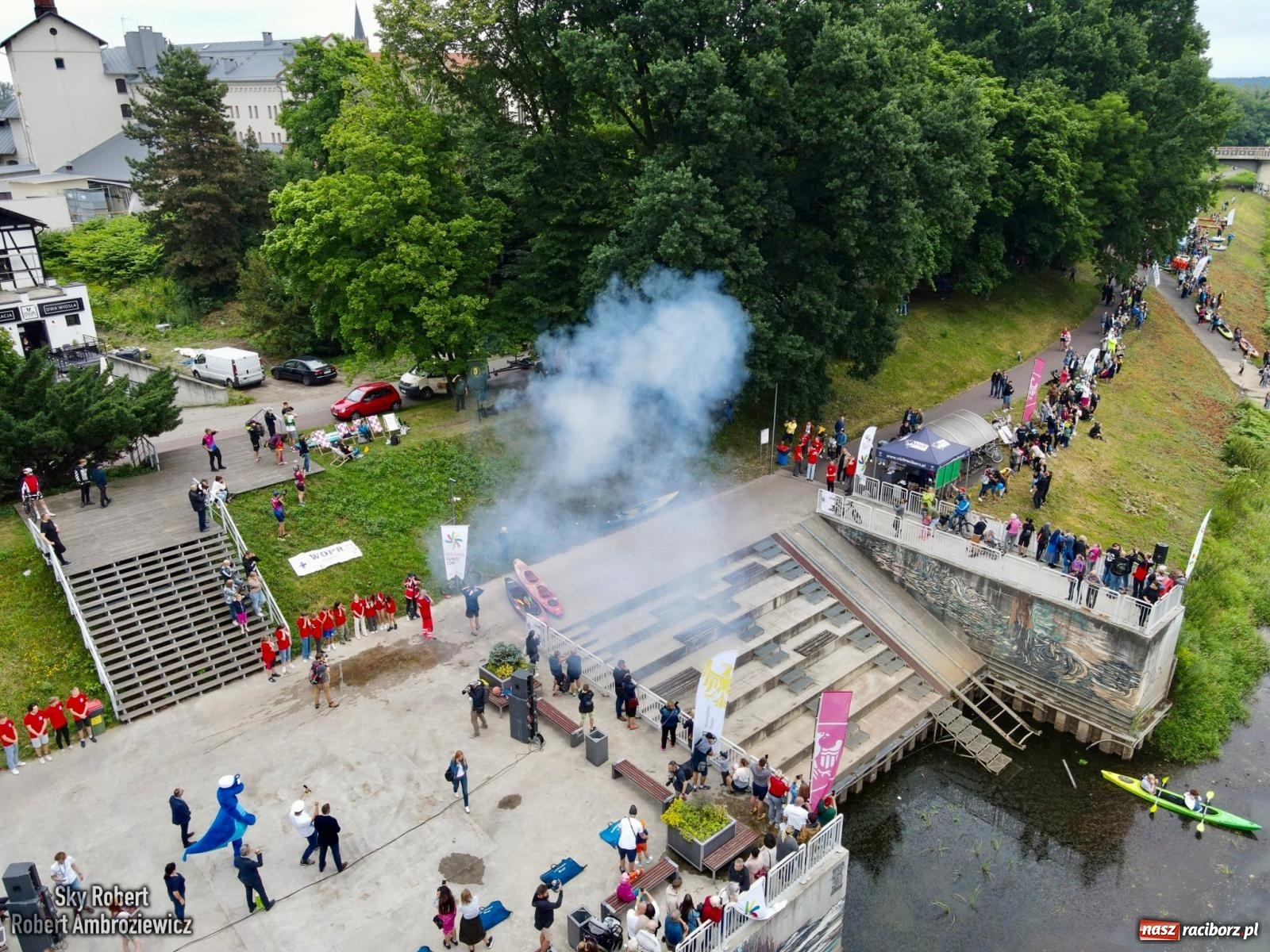 Zdjęcie w galerii na portalu naszraciborz.pl: Ponad trzydzieści pływadeł wypłynęło z Raciborza w stronę Kędzierzyna-Koźla [FOTO i WIDEO] wiadomości z regionu