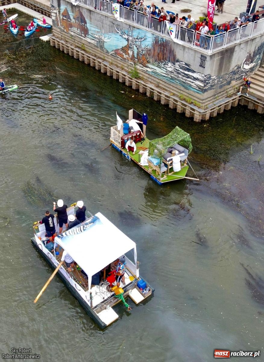 Zdjęcie w galerii na portalu naszraciborz.pl: Ponad trzydzieści pływadeł wypłynęło z Raciborza w stronę Kędzierzyna-Koźla [FOTO i WIDEO] wiadomości z regionu
