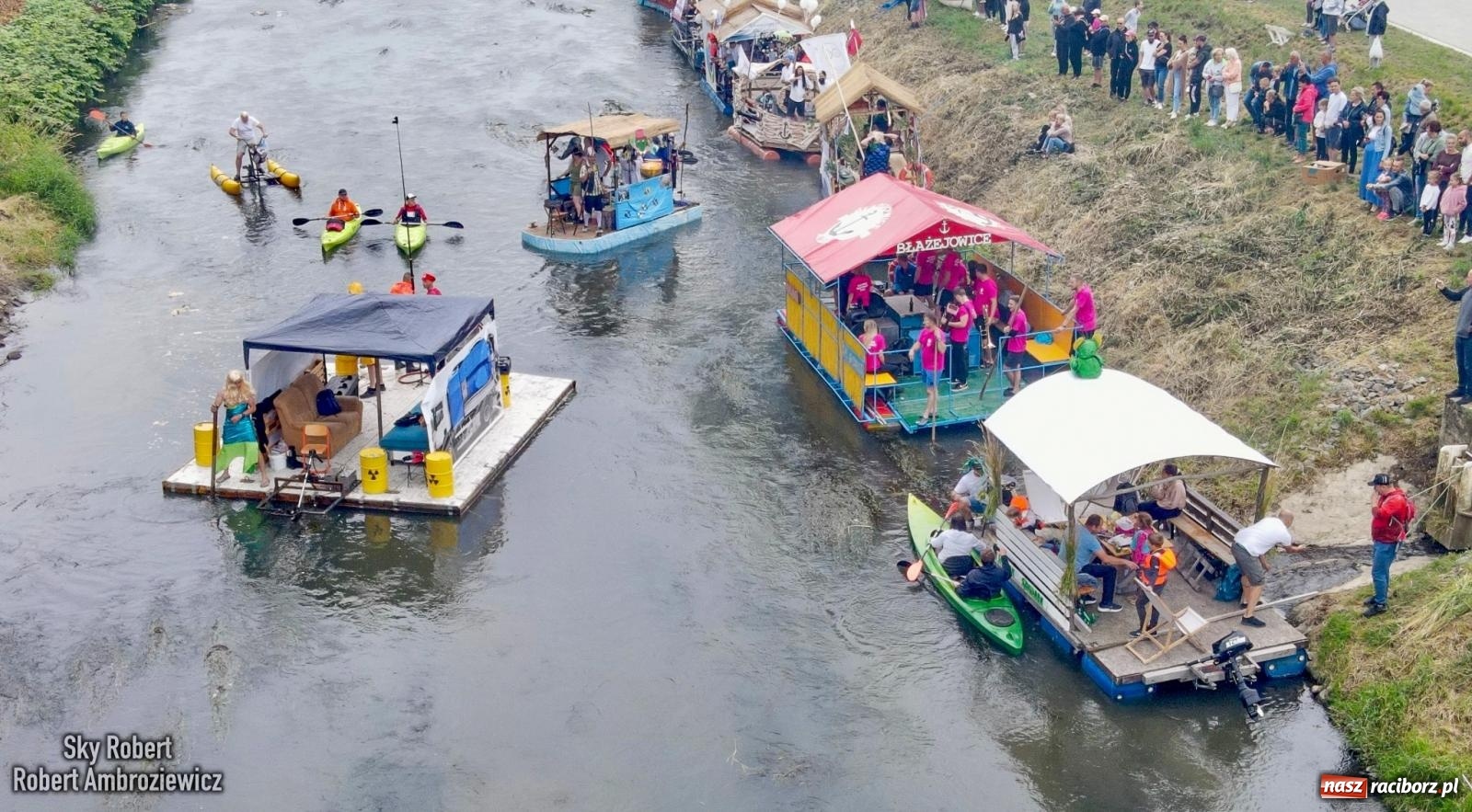 Zdjęcie w galerii na portalu naszraciborz.pl: Ponad trzydzieści pływadeł wypłynęło z Raciborza w stronę Kędzierzyna-Koźla [FOTO i WIDEO] wiadomości z regionu