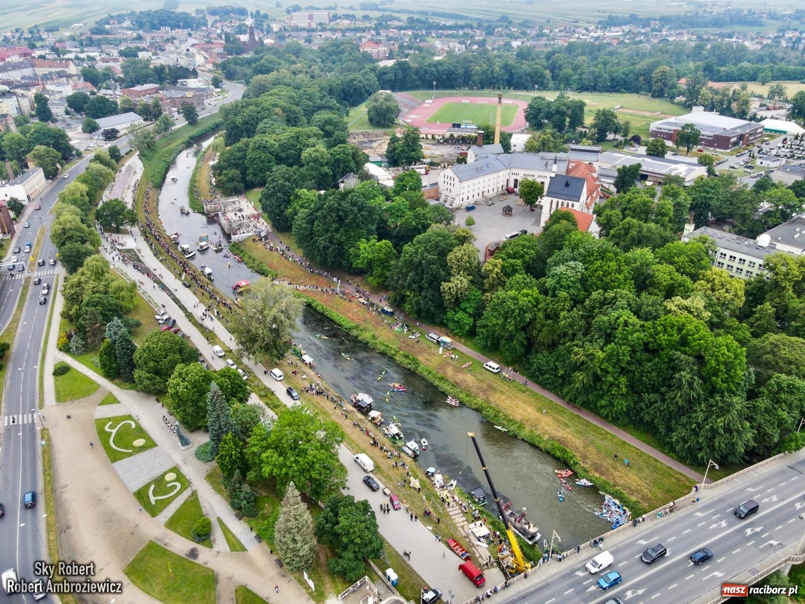 Zdjęcie w galerii na portalu naszraciborz.pl: Ponad trzydzieści pływadeł wypłynęło z Raciborza w stronę Kędzierzyna-Koźla [FOTO i WIDEO] wiadomości z regionu