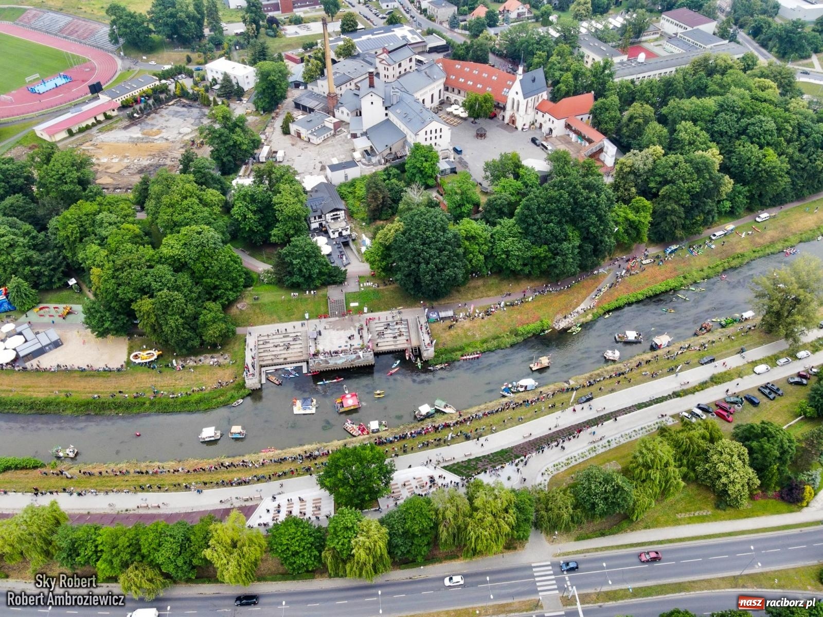 Zdjęcie w galerii na portalu naszraciborz.pl: Ponad trzydzieści pływadeł wypłynęło z Raciborza w stronę Kędzierzyna-Koźla [FOTO i WIDEO] wiadomości z regionu