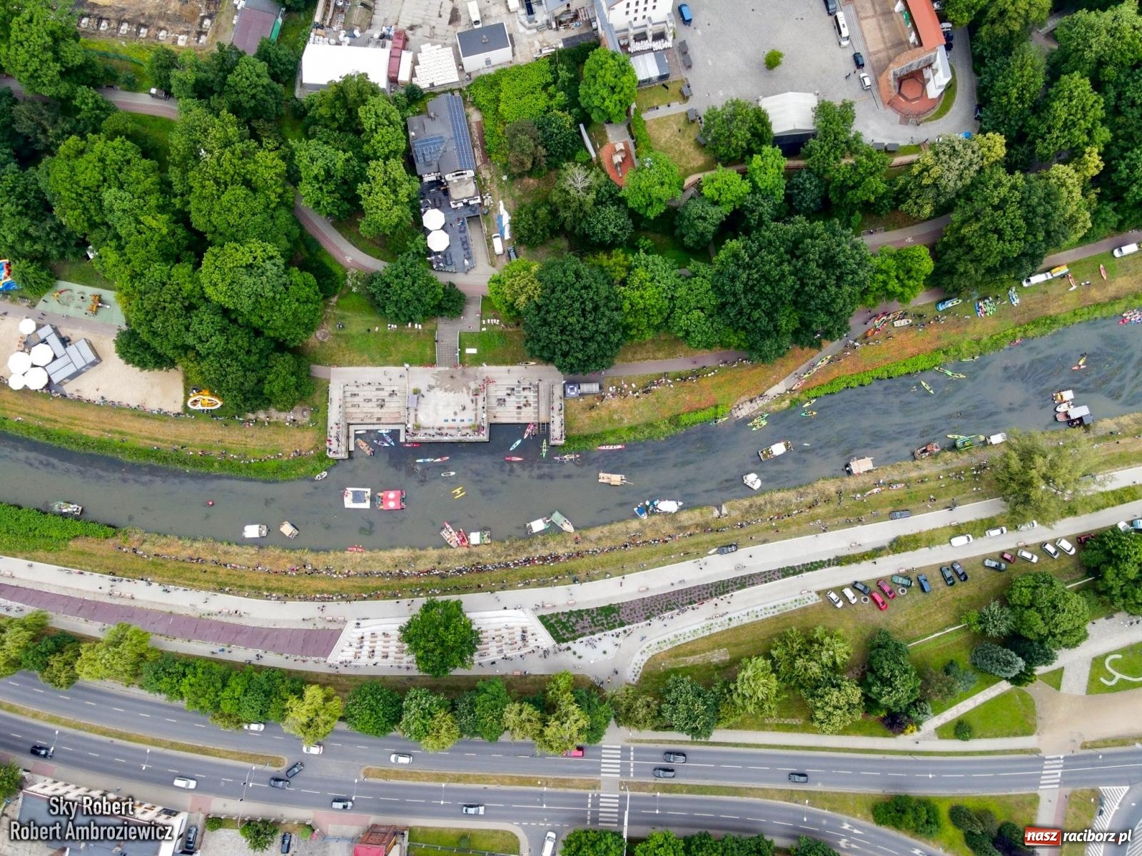 Zdjęcie w galerii na portalu naszraciborz.pl: Ponad trzydzieści pływadeł wypłynęło z Raciborza w stronę Kędzierzyna-Koźla [FOTO i WIDEO] wiadomości z regionu