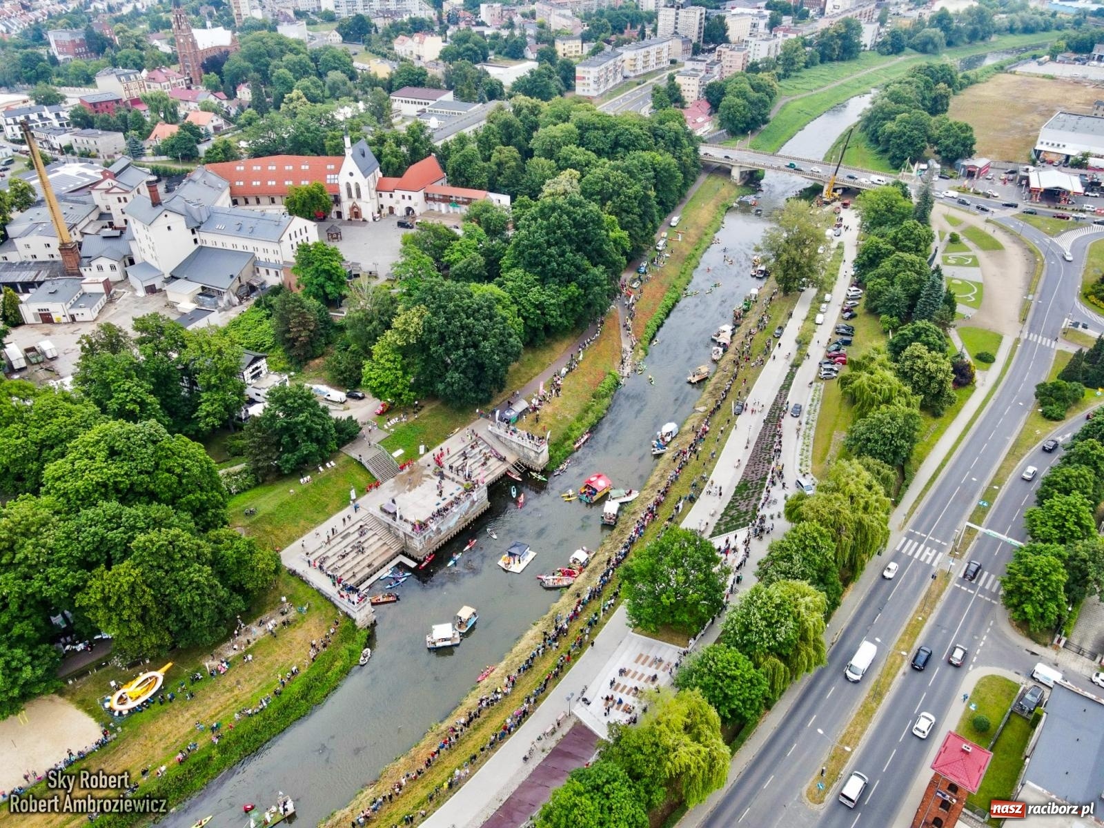 Zdjęcie w galerii na portalu naszraciborz.pl: Ponad trzydzieści pływadeł wypłynęło z Raciborza w stronę Kędzierzyna-Koźla [FOTO i WIDEO] wiadomości z regionu
