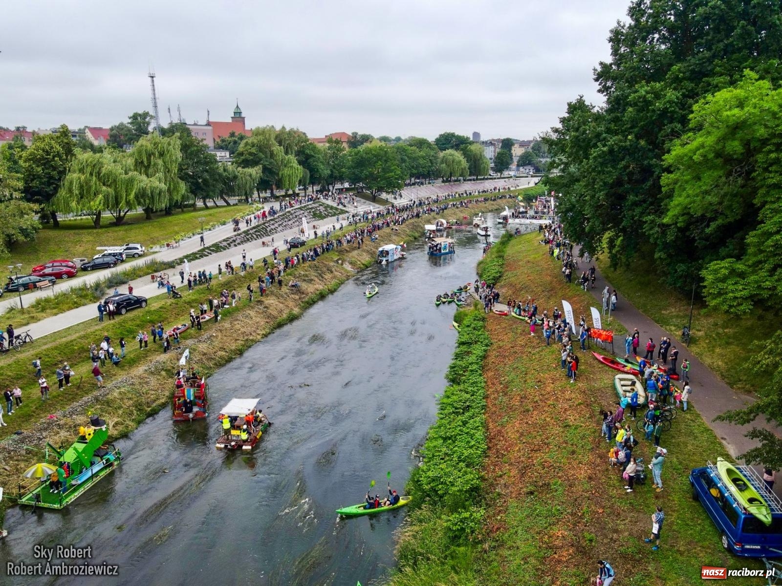 Zdjęcie w galerii na portalu naszraciborz.pl: Ponad trzydzieści pływadeł wypłynęło z Raciborza w stronę Kędzierzyna-Koźla [FOTO i WIDEO] wiadomości z regionu