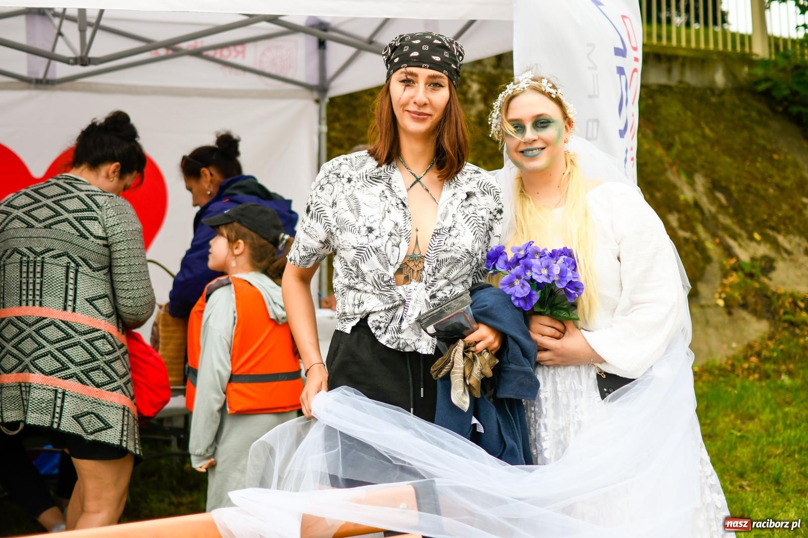 Zdjęcie w galerii na portalu naszraciborz.pl: Ponad trzydzieści pływadeł wypłynęło z Raciborza w stronę Kędzierzyna-Koźla [FOTO i WIDEO] wiadomości z regionu